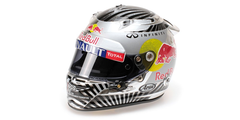 Minichamps Arai Helma Majster sveta 2012 - Sebastian Vettel 1/8 Scale